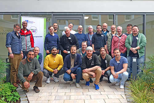 Gruppenbild der Teilnehmer des 4. Vernetzungstreffens der Fachstelle Jungenarbeit in Frankfurt am Main